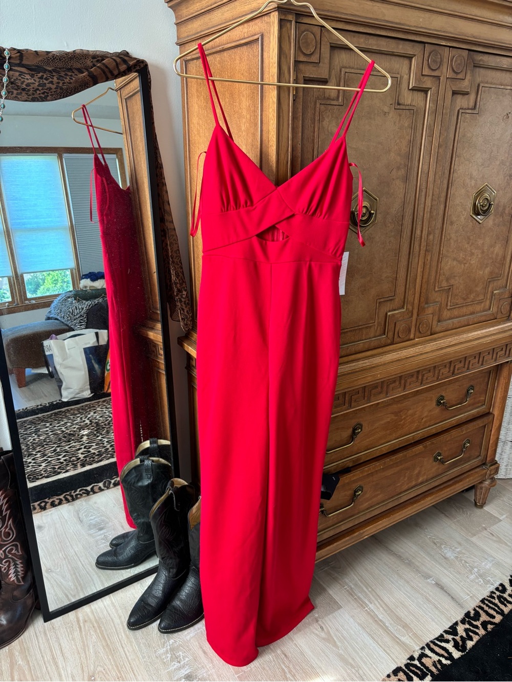 Red Spaghetti-Strap Evening jumpsuit - Elegant V-Neck